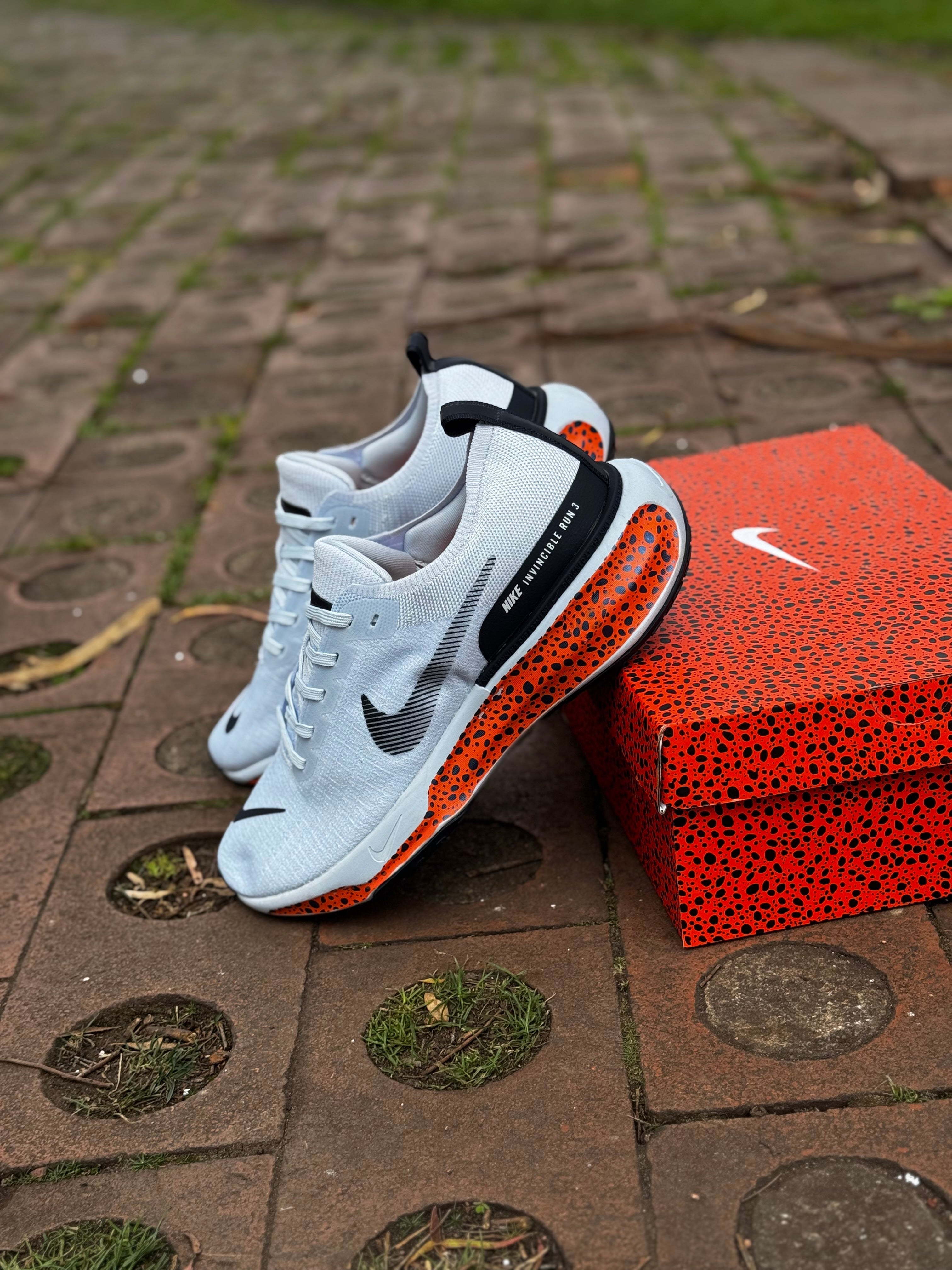 NIKE INVINCIBLE ELECTRIC