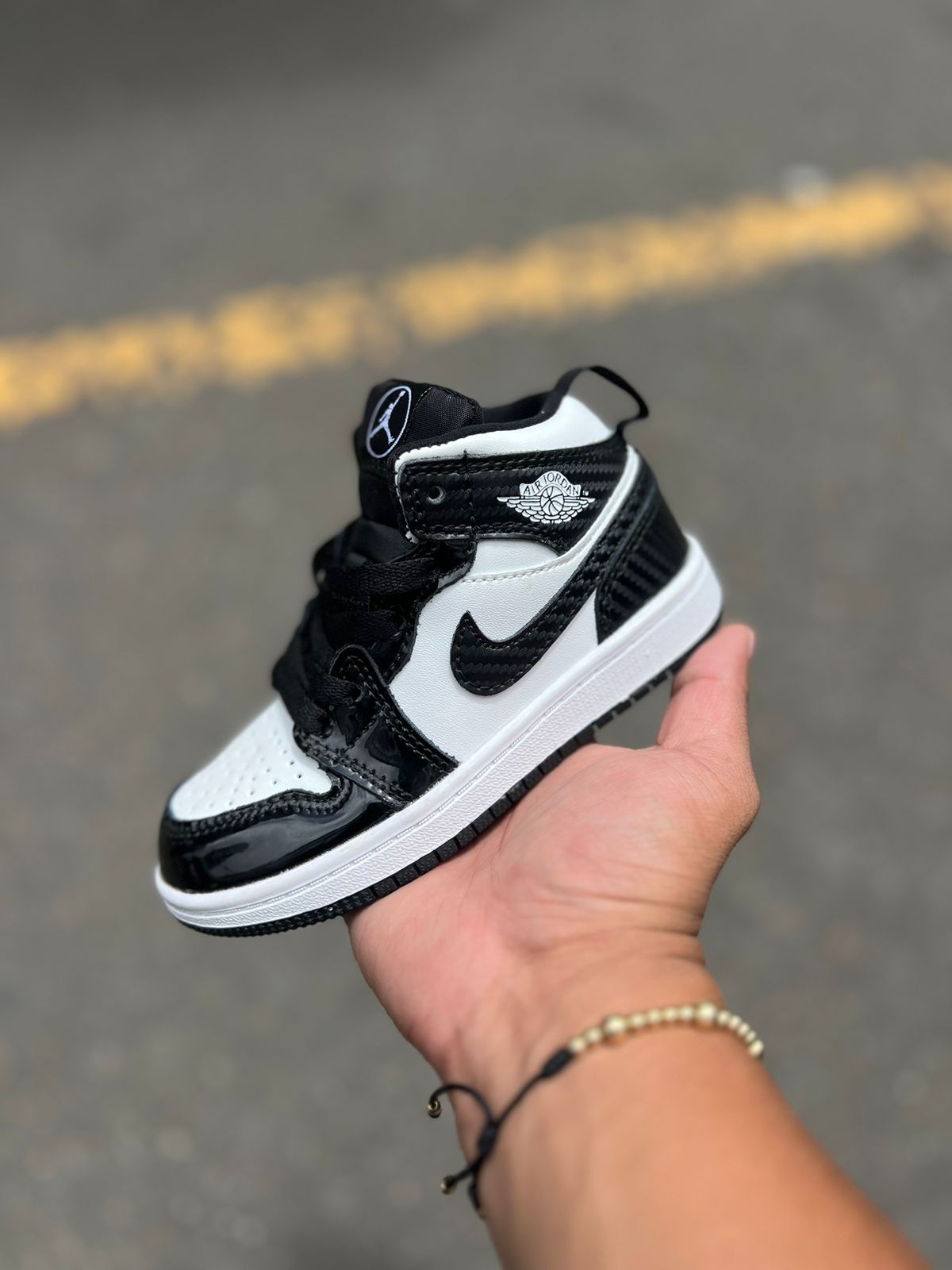 JORDAN AIR RETRO 1 - BLANCO / NEGRO