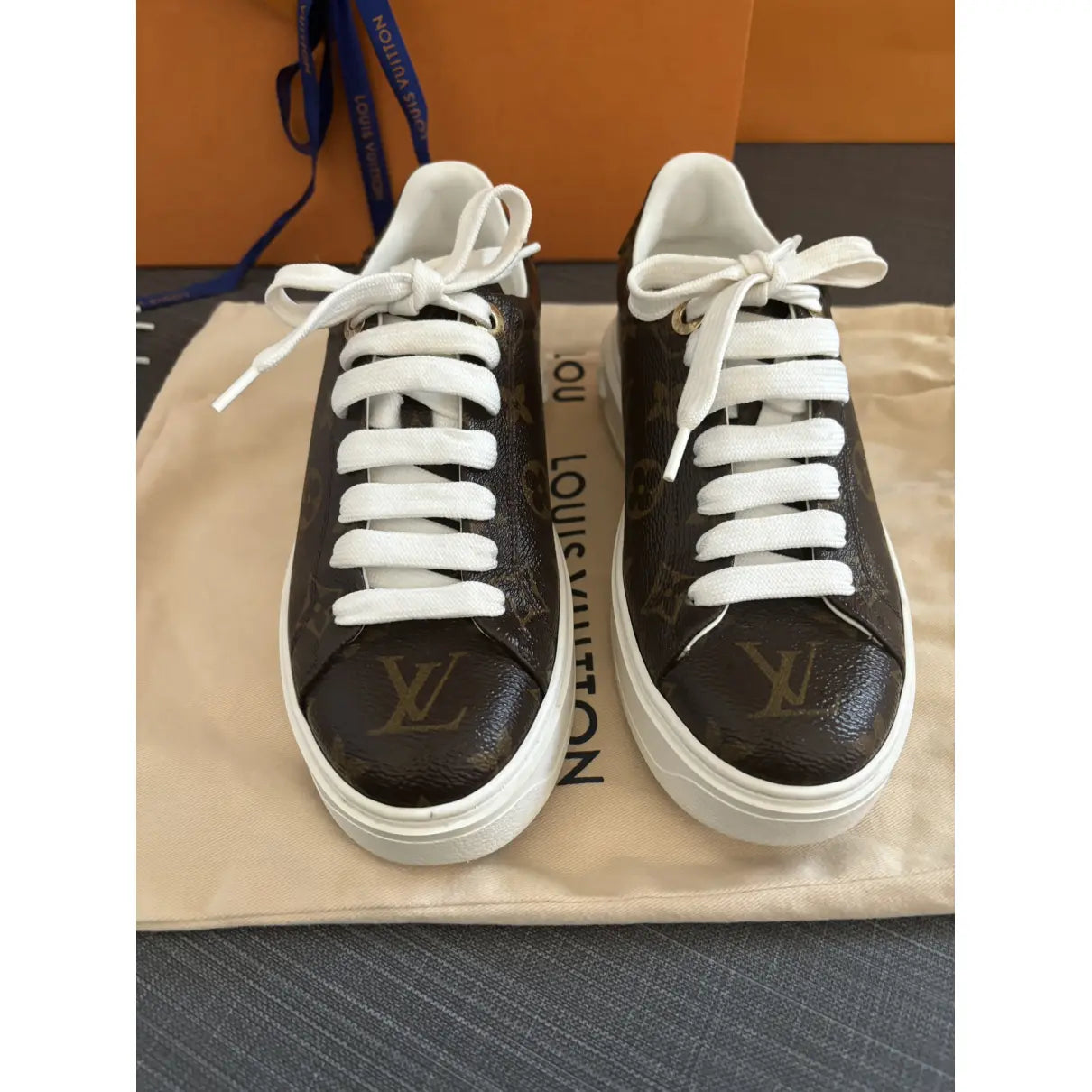 Louis Vuitton Time Out