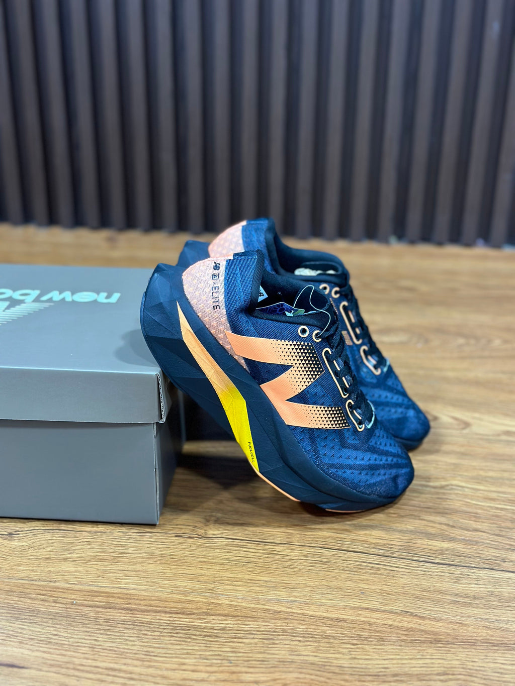 NEW BALANCE ELITE V4