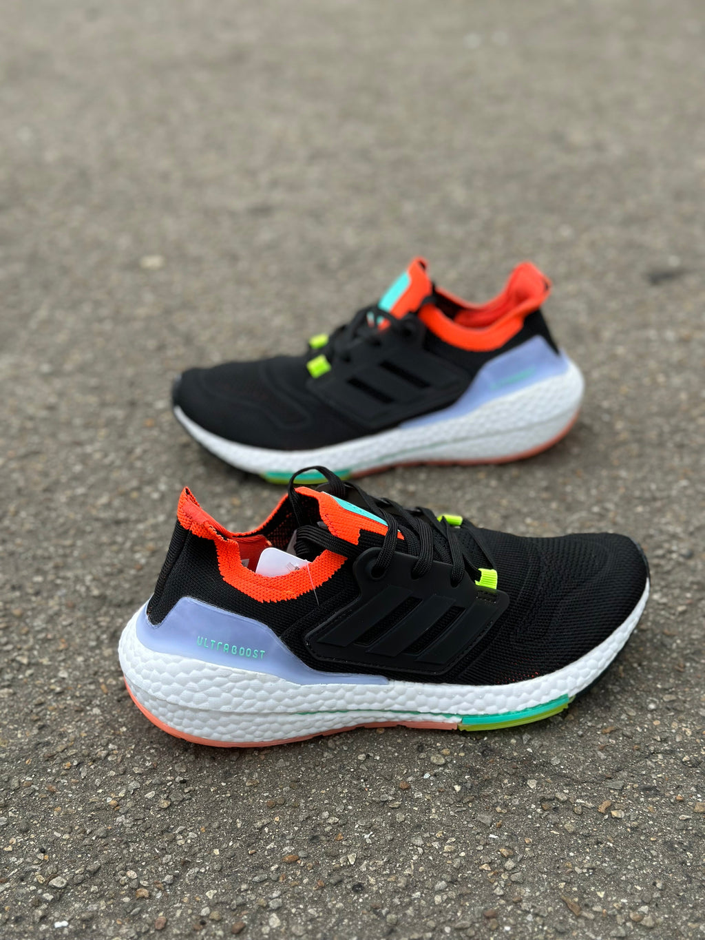 ADIDAS ULTRABOOST