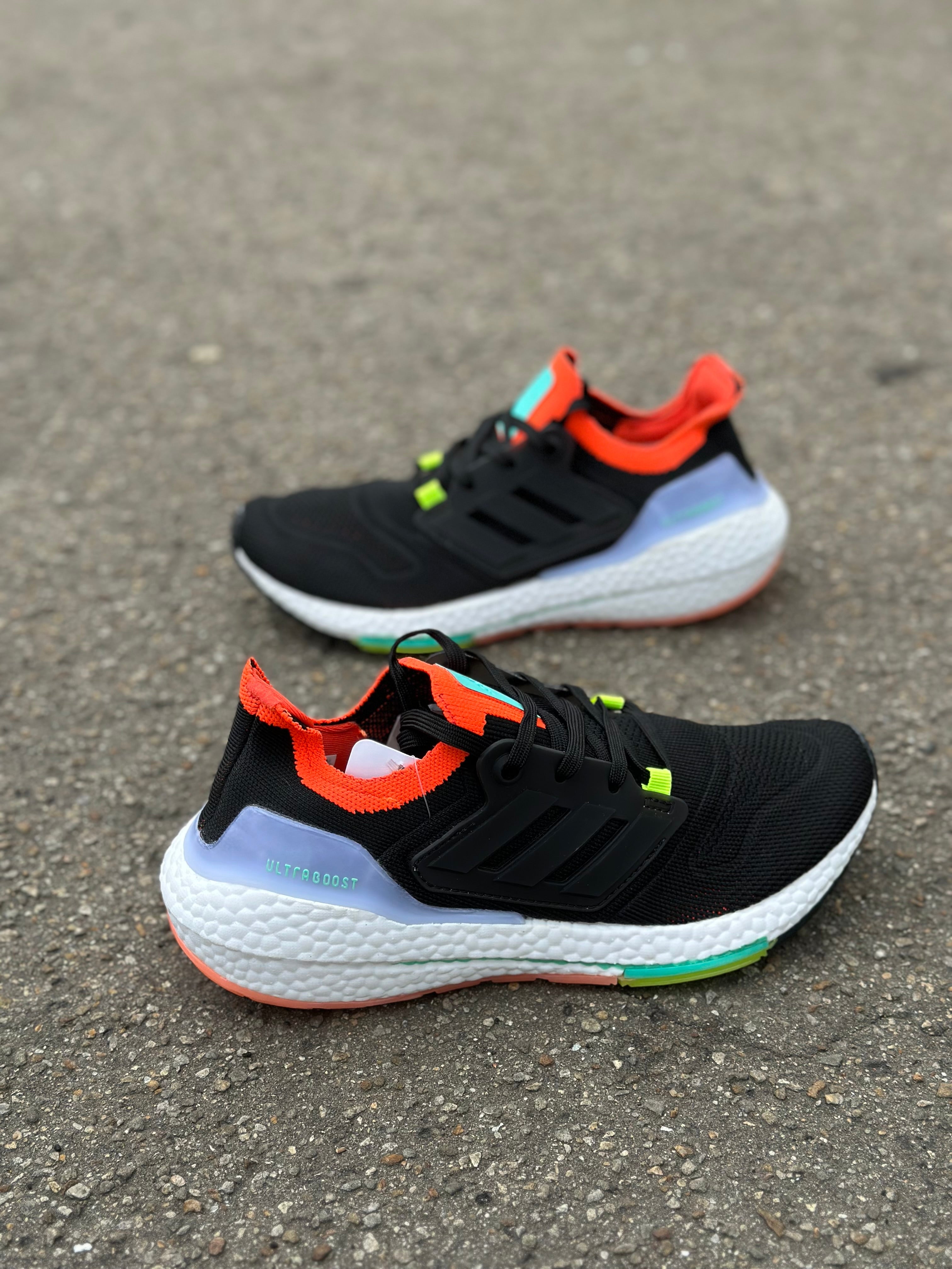 ADIDAS ULTRABOOST
