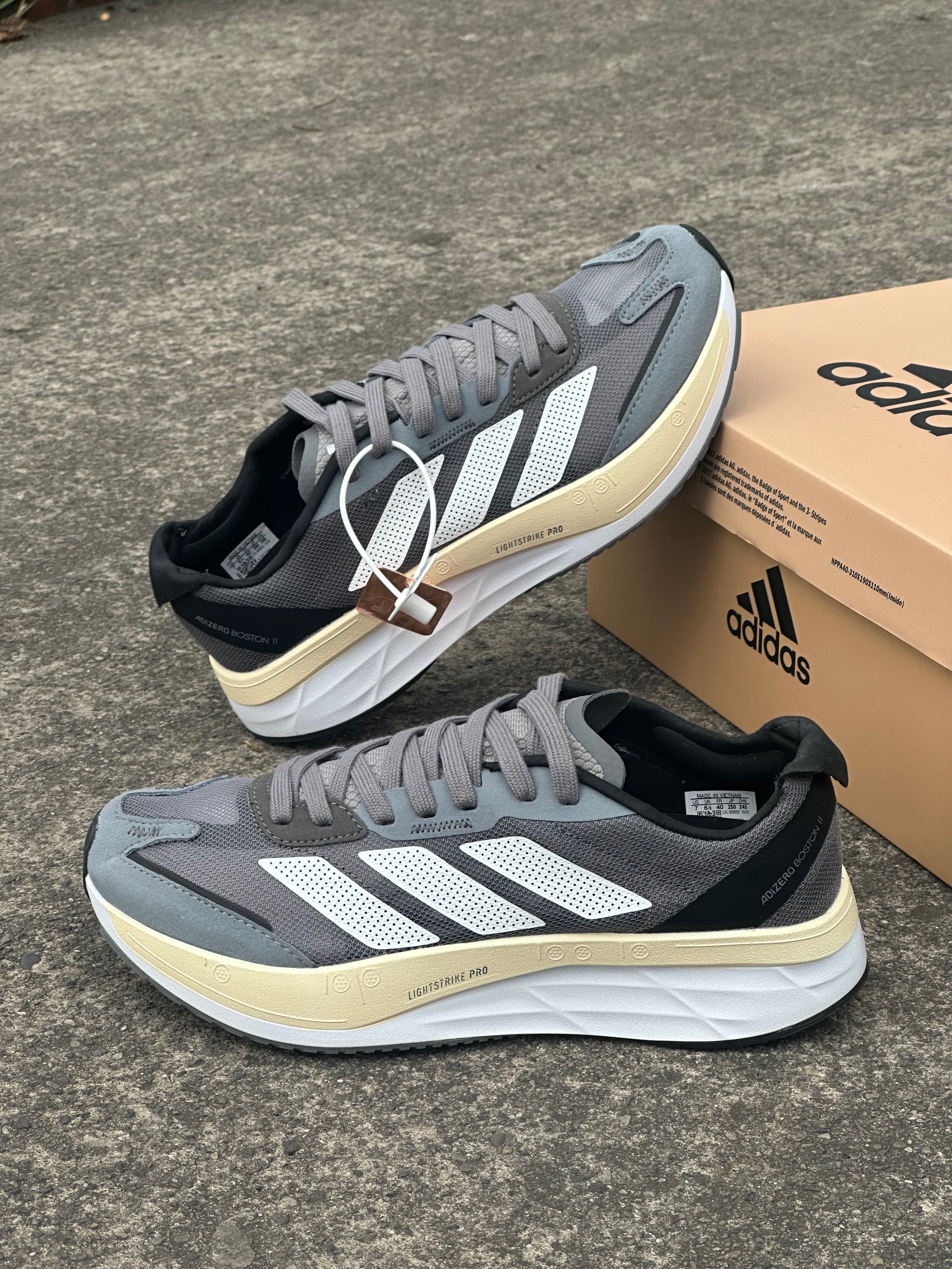 ADIZERO BOSTON 11