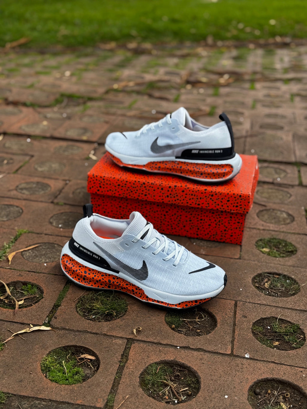 NIKE INVINCIBLE ELECTRIC