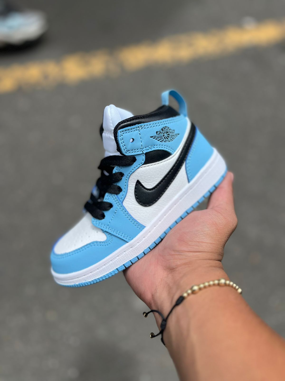 JORDAN AIR RETRO 1 - AZUL CLARO