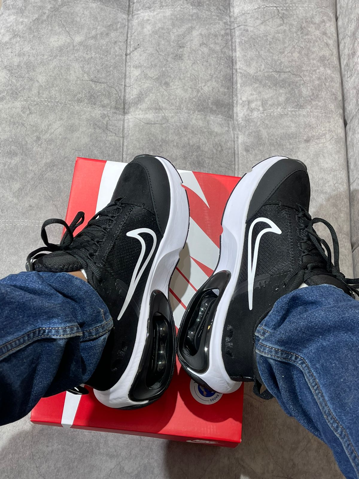 NIKE AIR MAX INTERLOCK