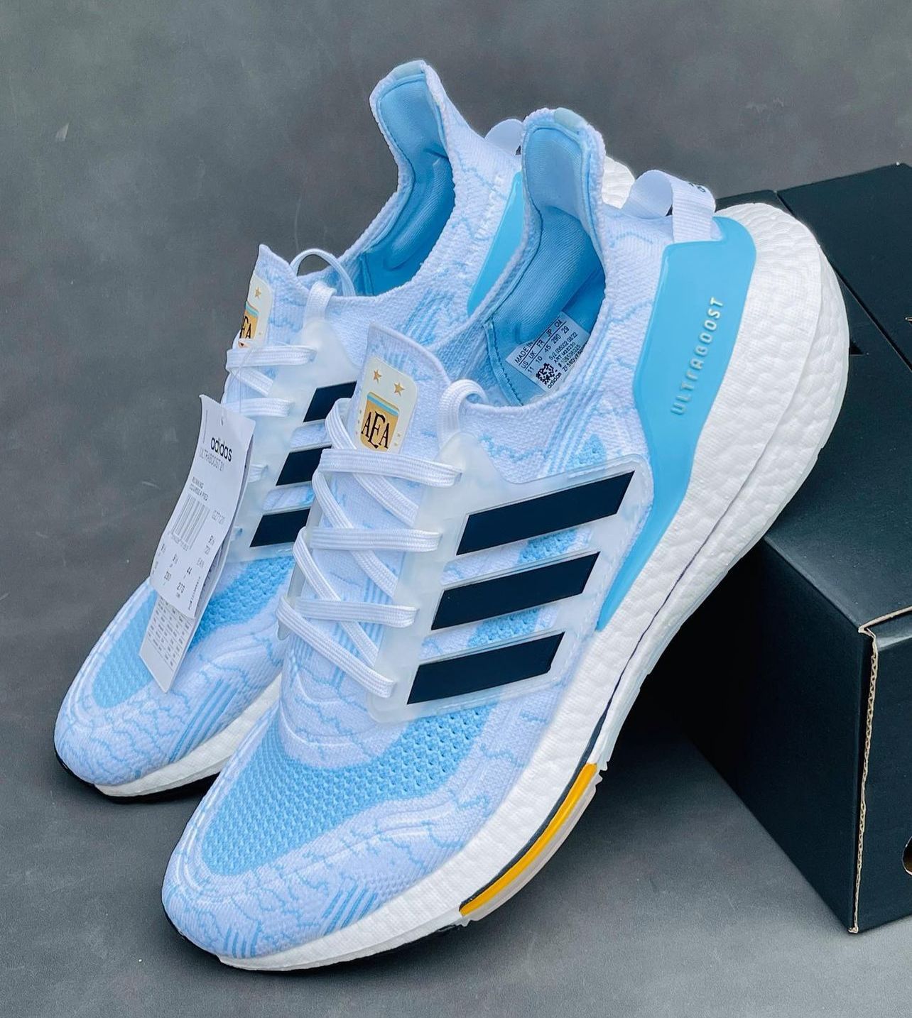 ADIDAS ULTRABOOST