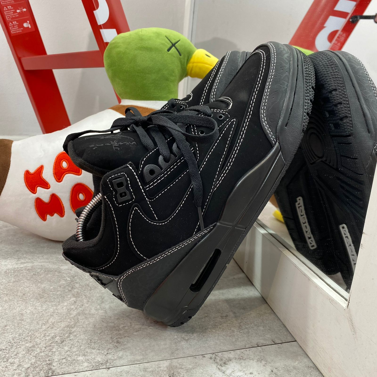 Jordan 3 X Travis Scott